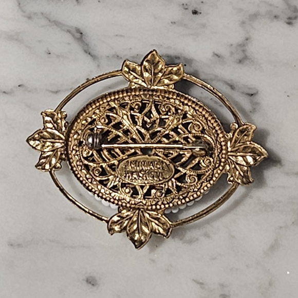 Old, Vintage Gold and White Brooch Signed Miriam Haskell - Picture 2 of 2